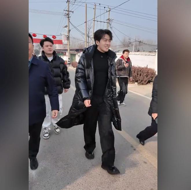 位老人捐赠卫生室村民却让他把钱留着自己花CQ9电子专用平台董先生回老家给465(图8)