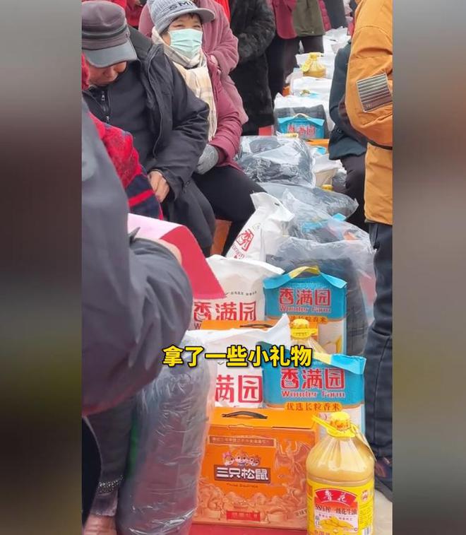 位老人捐赠卫生室村民却让他把钱留着自己花CQ9电子专用平台董先生回老家给465(图15)