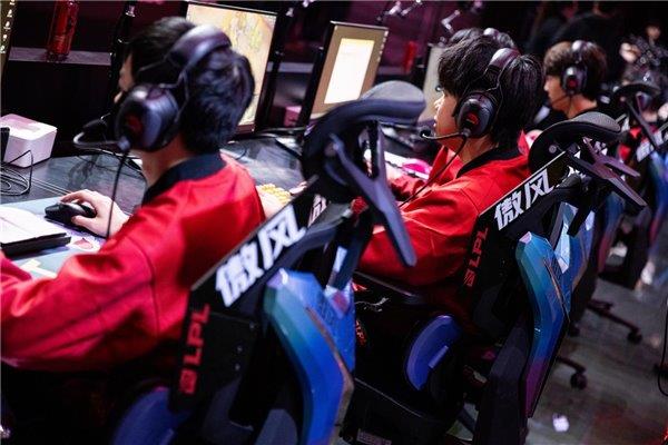 联盟职业赛指定用椅 傲风G7凭啥这么火CQ9电子平台入口明星直播同款 英雄(图2)